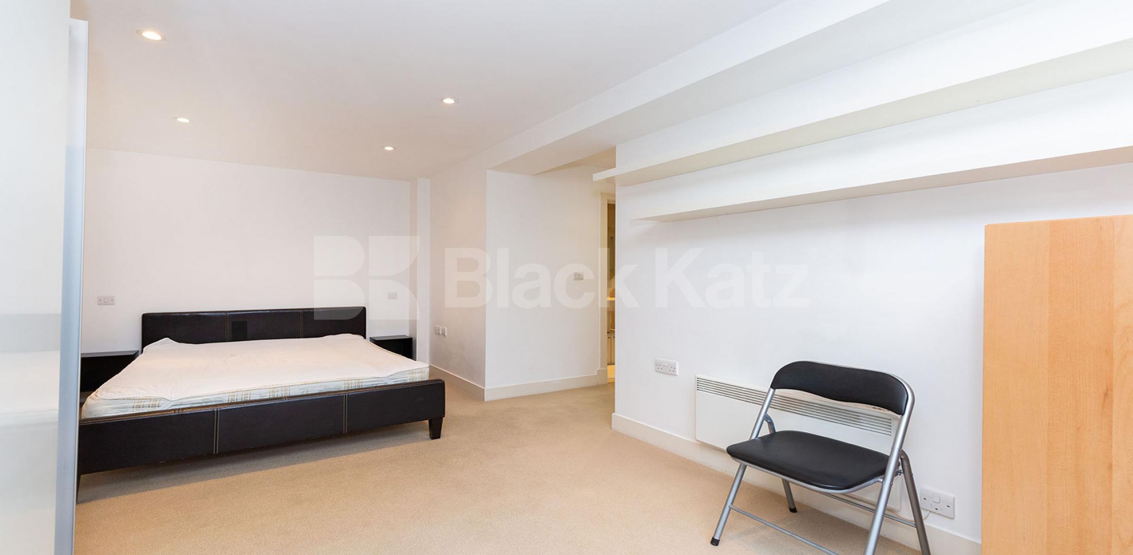 Fantastic modern 2 bed 2 bath flat within a private development  York Way, Camden / Caledonian Road 